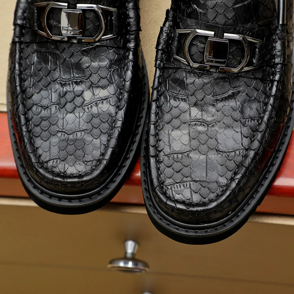 Men's shoes 💰500 Ferragamo [Ferragamo] top imported suit men's shoes 💯Original copy of the official website, product materials: selected imported embossed calfskin + luxury hardware buckle accessories ~ imported water-dyed cow 🐂 leather lining. Strong three-dimensional visual effect, original combination outsole, multiple colors available😘 Size: 38-44 (.45.46. Customized)